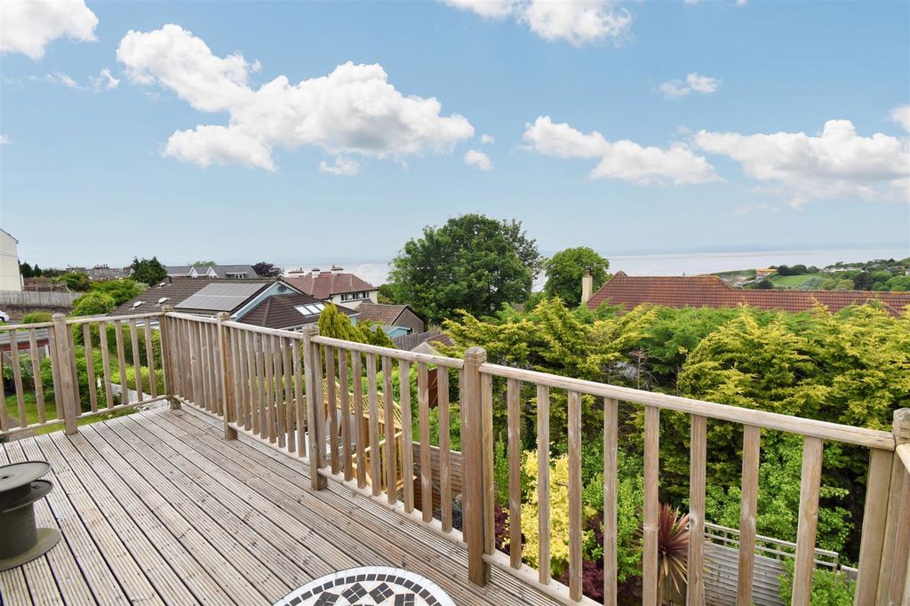 Property photo 2 of 32