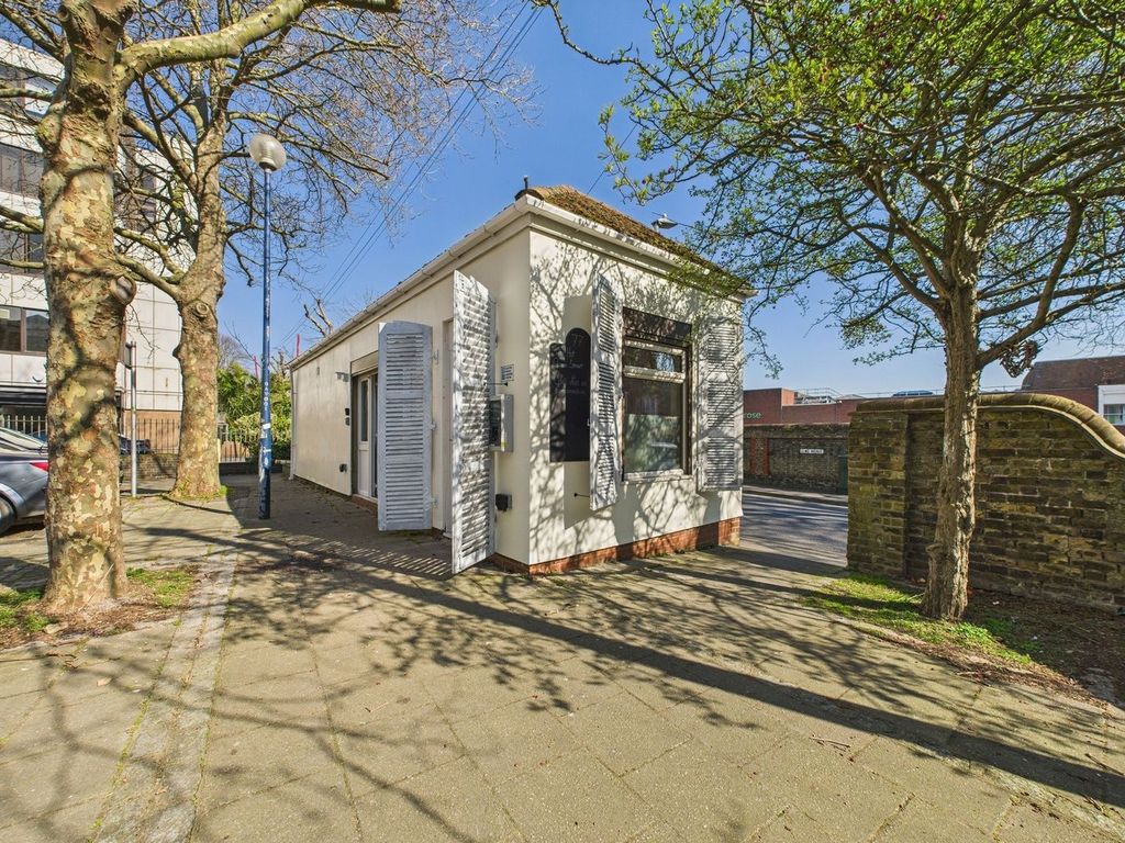Property photo 2 of 18