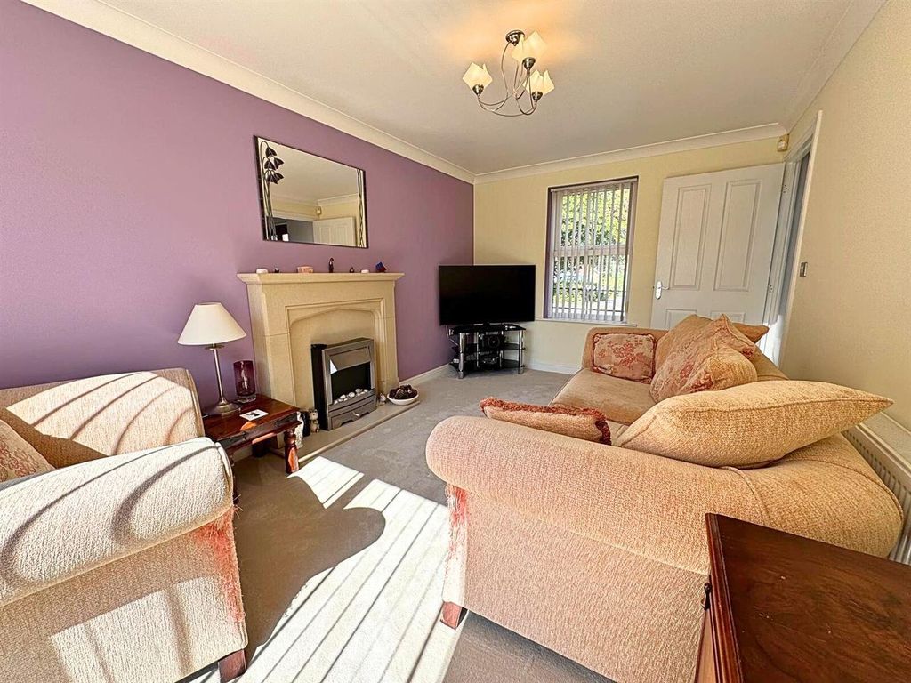 Property photo 2 of 20 Lounge