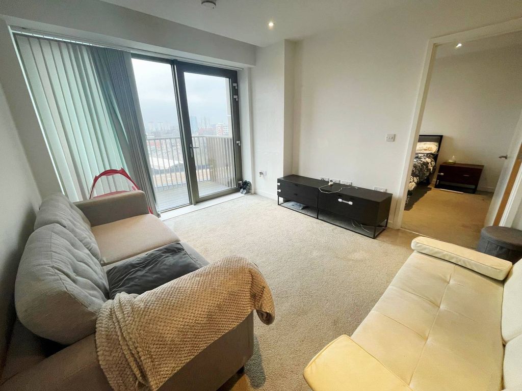 Property photo 1 of 13 Nelsons Are Proud To Present This Stunning Two Double Bedroom Two Bathroom Apartment Located Within The Iconic Local Crescent Development In Salford.
