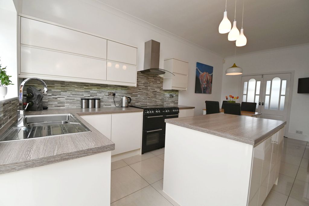 Property photo 2 of 36