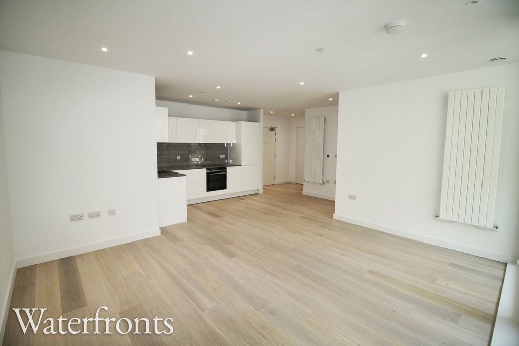 Property photo 3 of 6