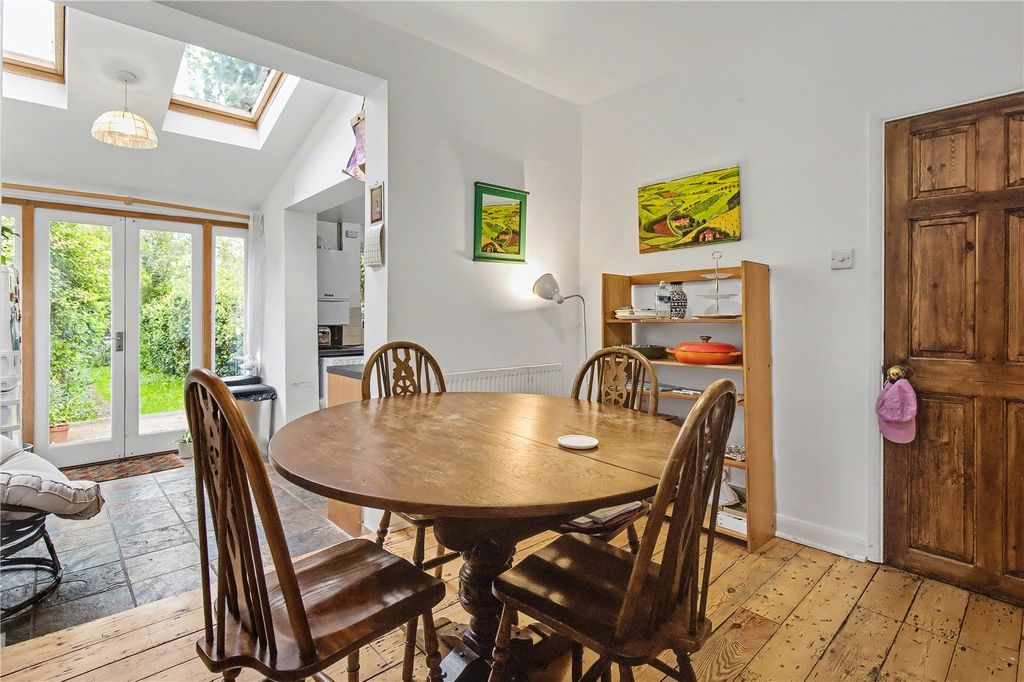 Property photo 3 of 19 Picture No. 12