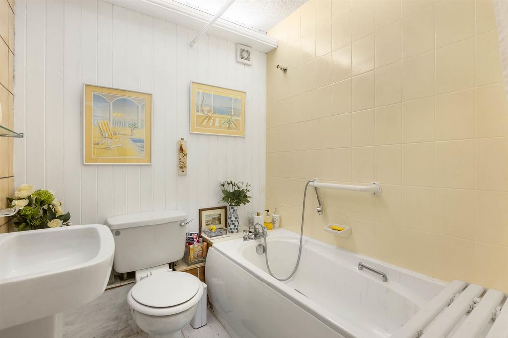 Additional image 10 of 2 bed flat for saleAvonside, Mill Lane, Stratford Upon Avon CV37