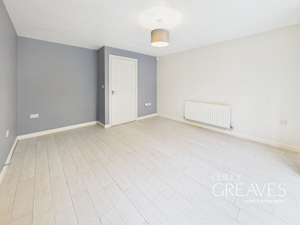 Property photo 3 of 18 Living Room