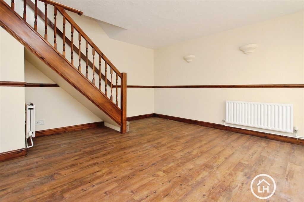 Property photo 3 of 17 Living Room