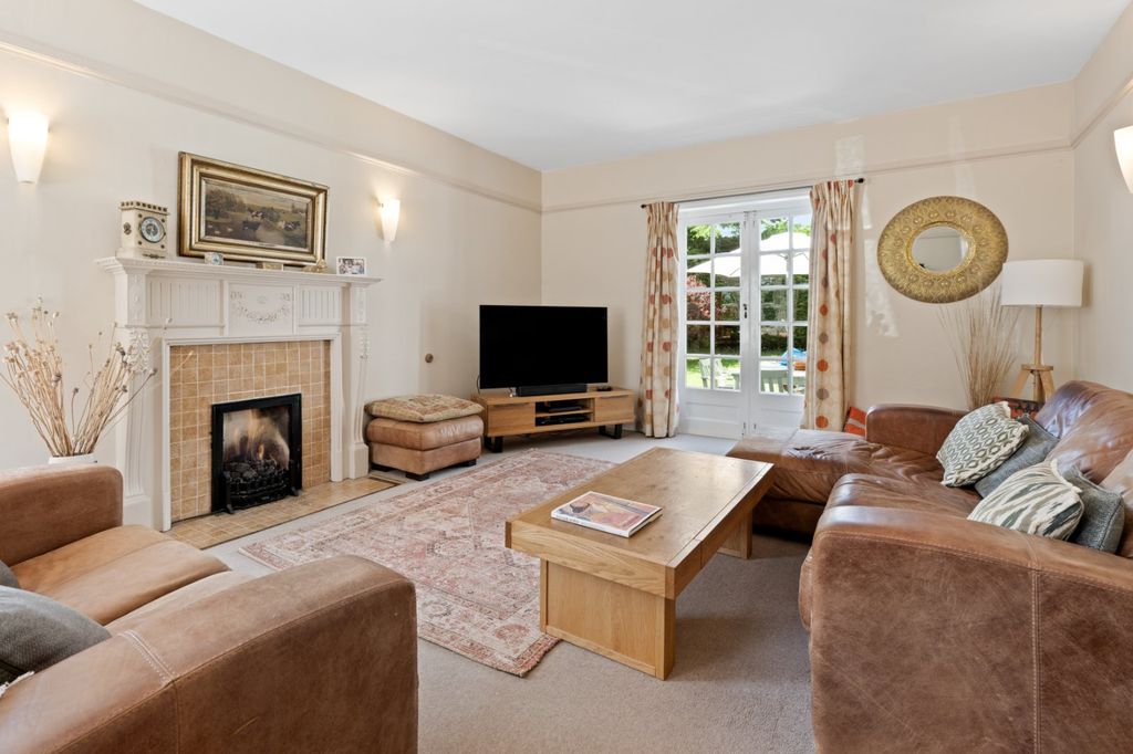 Property photo 3 of 27 Sitting Room