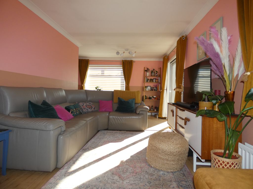 Property photo 2 of 25 Lounge