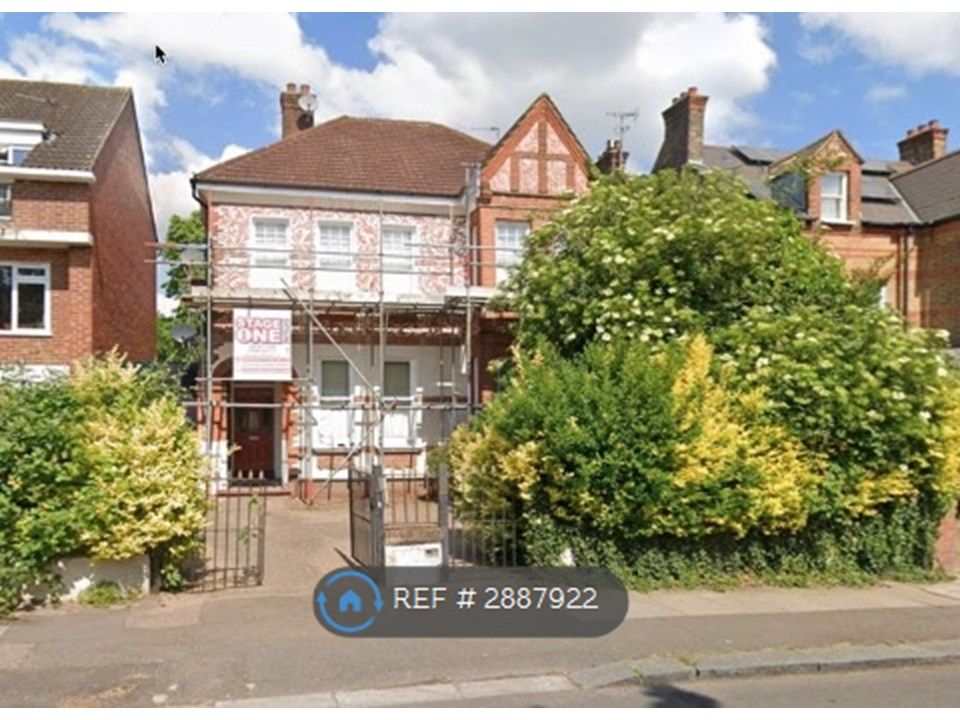 Property photo 1 of 11 Flat 3 18 Woolstone Road