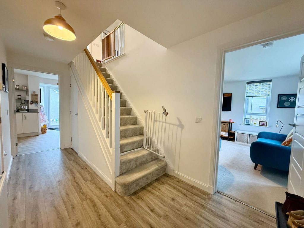 Property photo 3 of 32