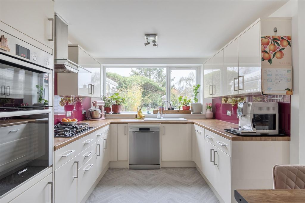 Property photo 3 of 17 1434993-14-69c2E21E36Dda.Jpg