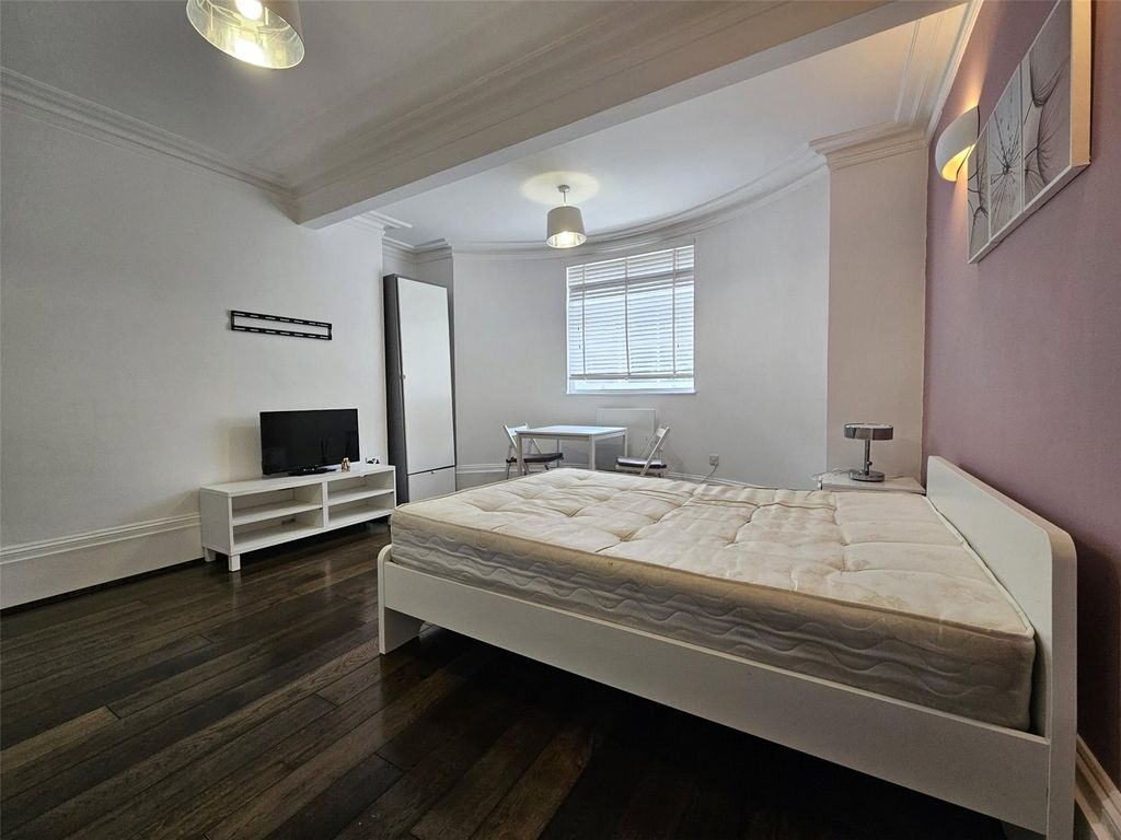 Property photo 2 of 9 Picture No. 12