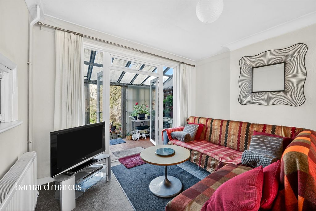 Property photo 3 of 11