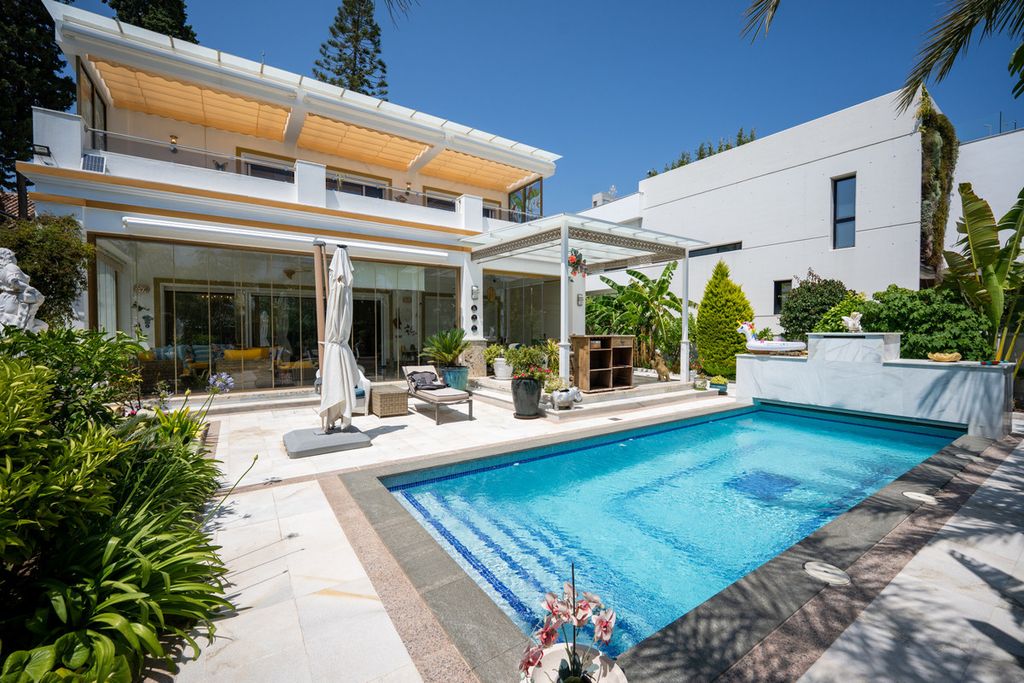 Property photo 2 of 11