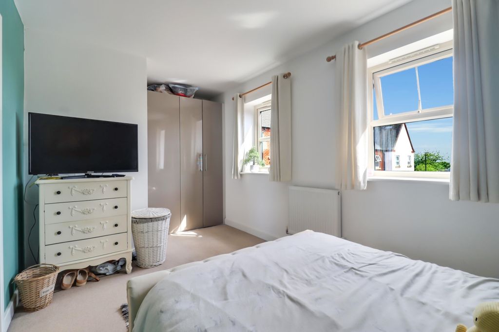 Property photo 3 of 14 Main Bedroom