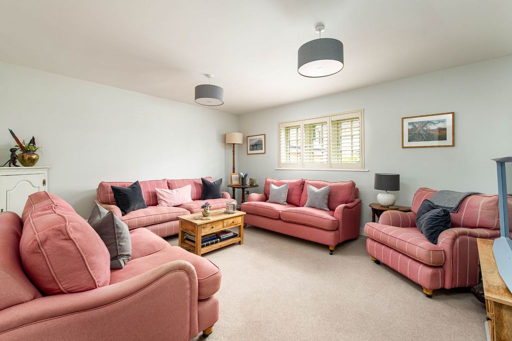 Property photo 3 of 19