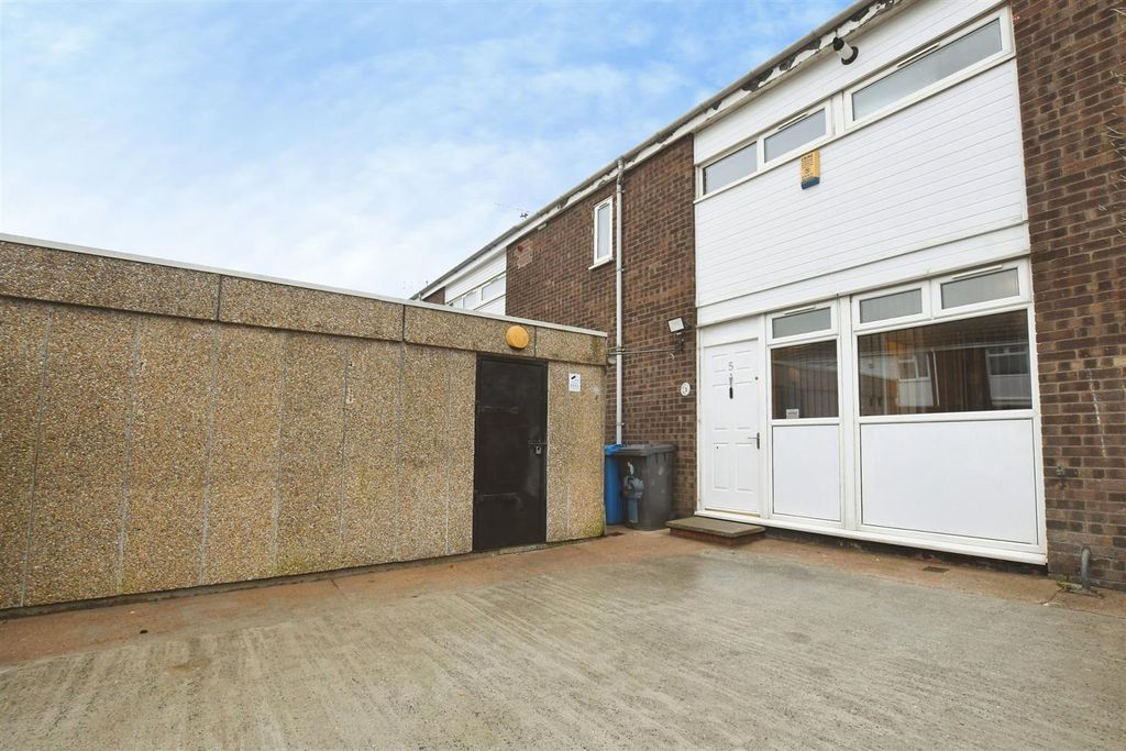 Property photo 1 of 19 Garage