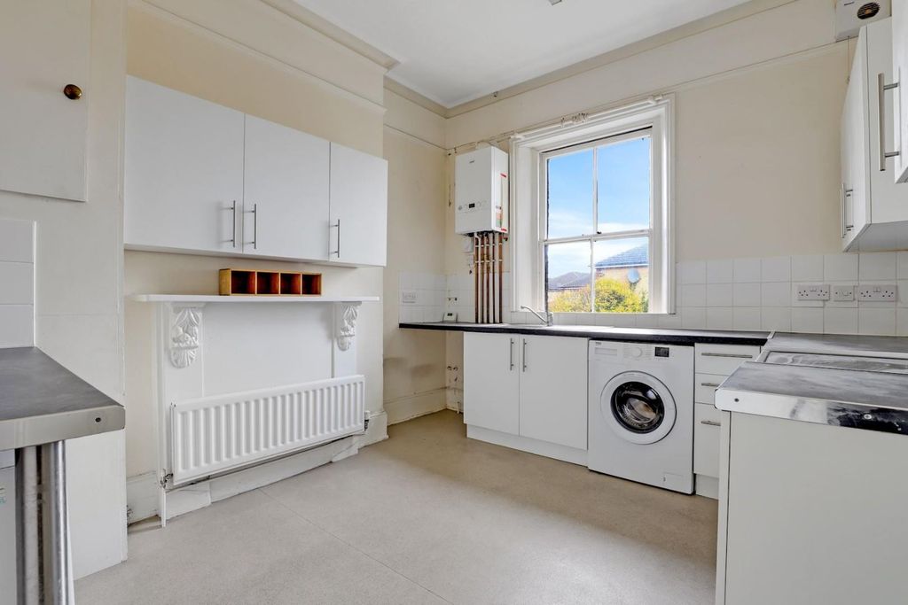 Property photo 2 of 15 01-3670Jhpropworld - 41 Sydenham Road -13-Medium.J