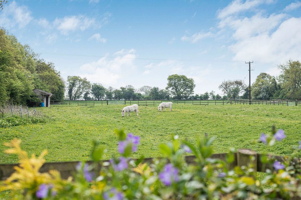 Property photo 2 of 27 Picture No. 10