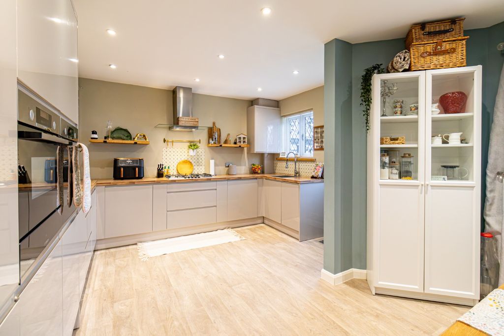 Property photo 2 of 27 3997515