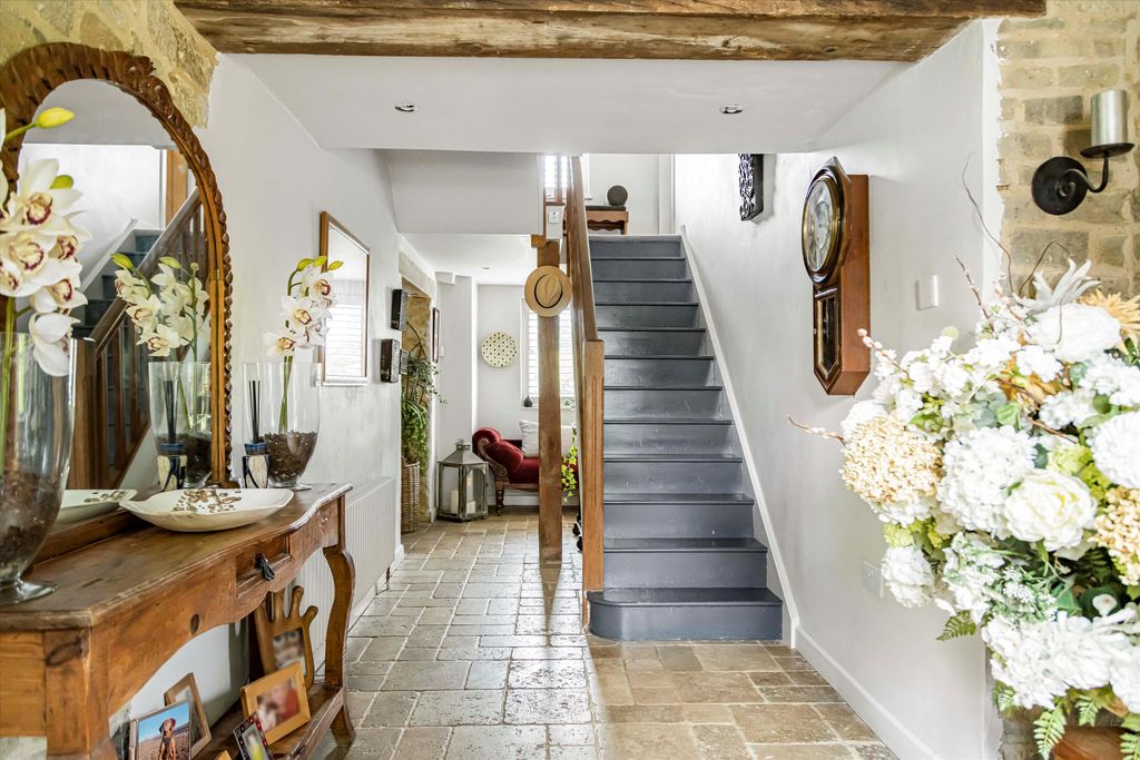 Property photo 2 of 21 Image