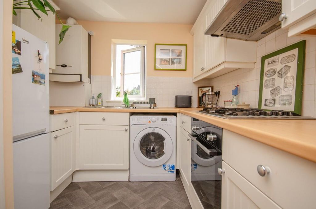 Property photo 3 of 11 Kitchen.Jpg