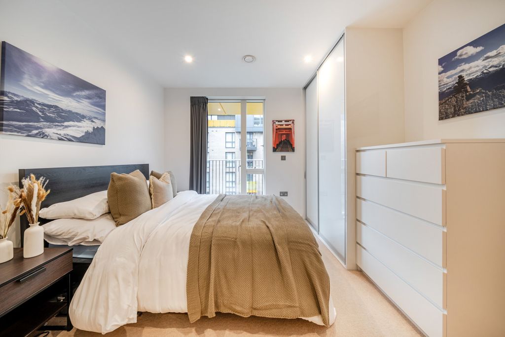 Property photo 3 of 20 Bedroom