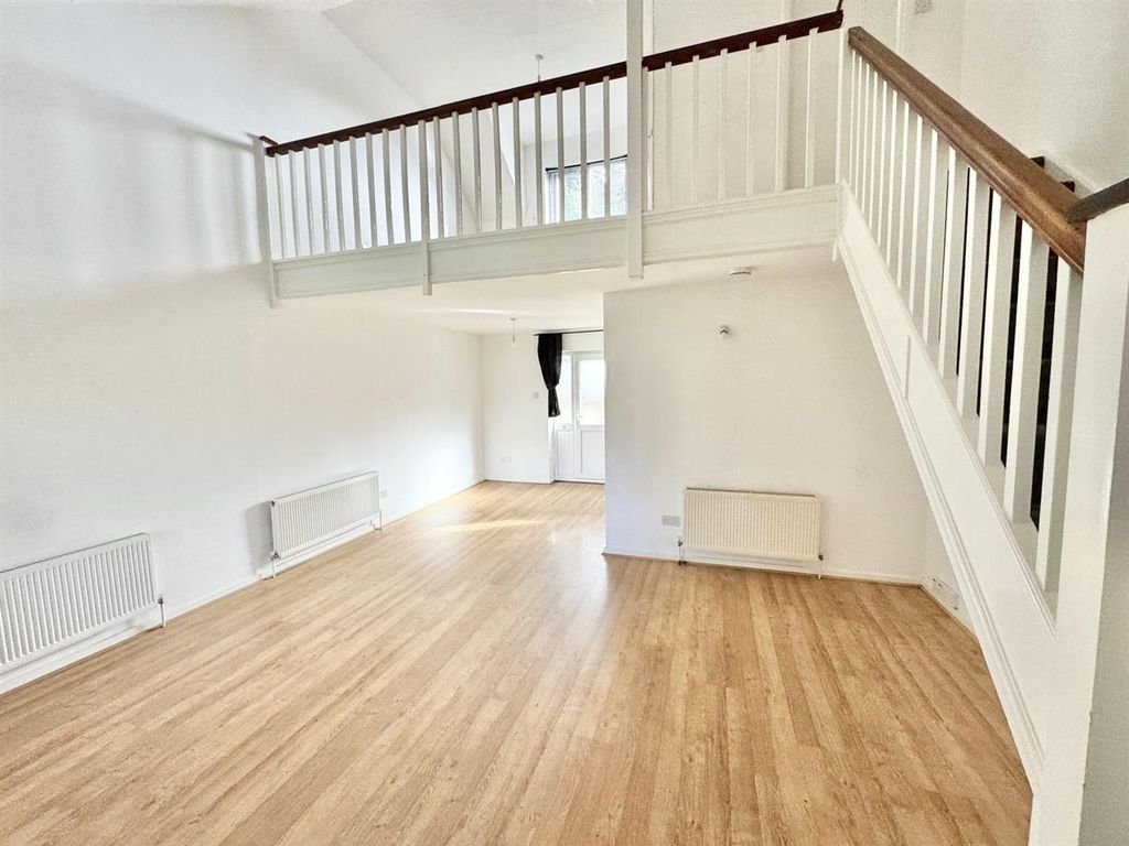 Property photo 2 of 10 68E85c07-d968-47Df-8480-E85c8333A4cc.Jpeg