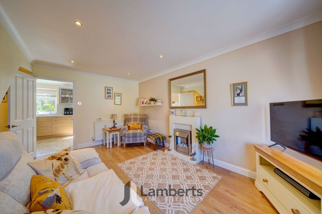 Property photo 2 of 23 Lounge