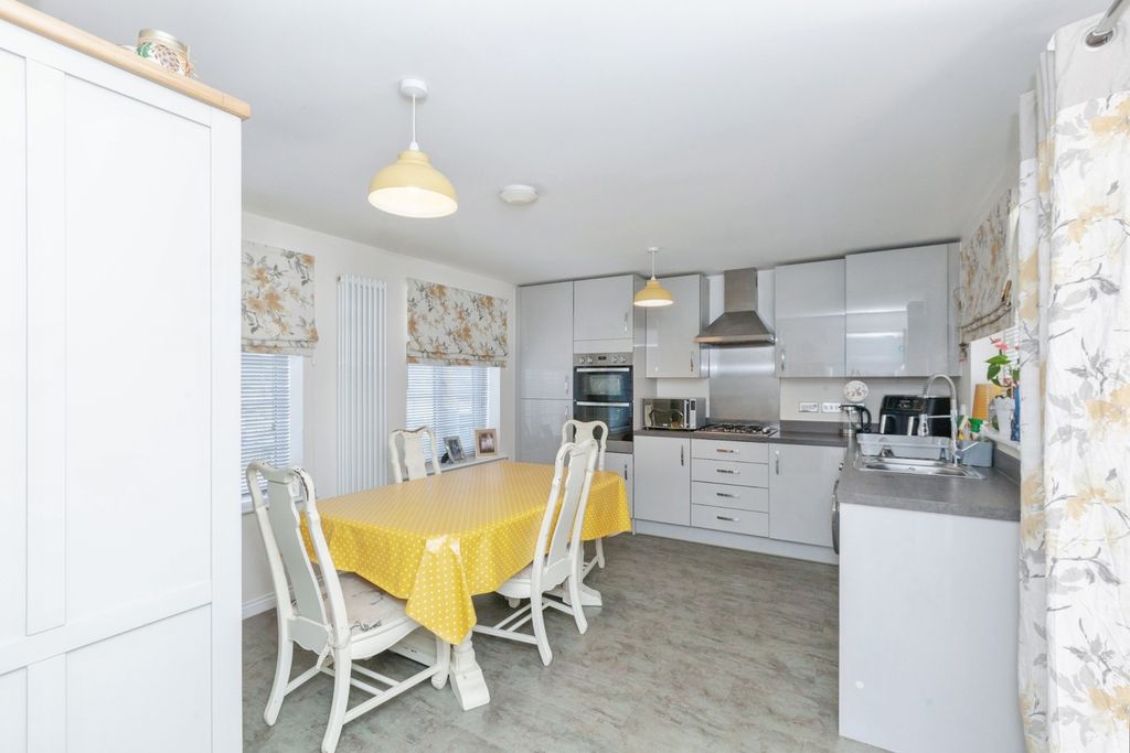 Property photo 3 of 24 Pbox-Img.Jpg