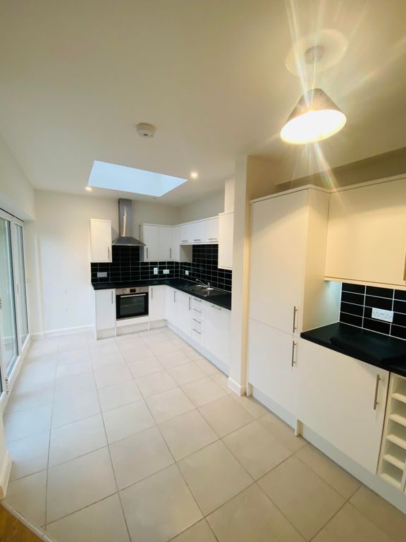 Property photo 3 of 9 Kitchen