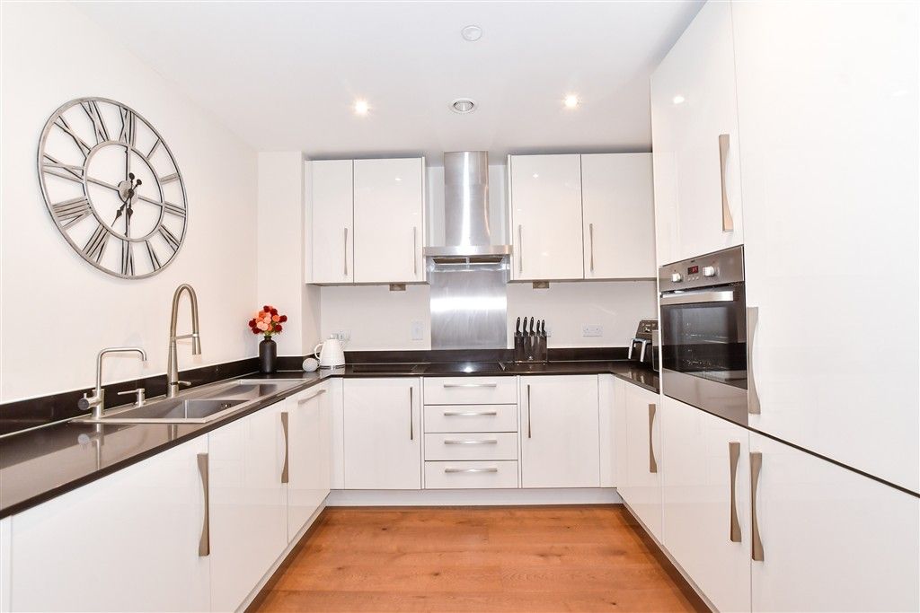 Property photo 2 of 7 Kitchen
