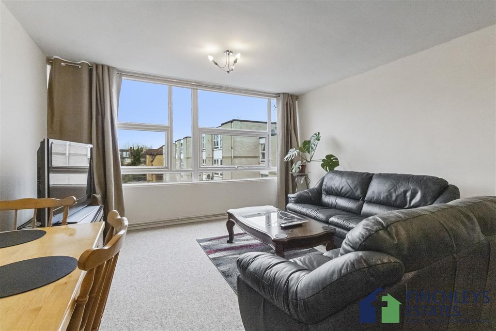 Property photo 2 of 9 4.Jpeg