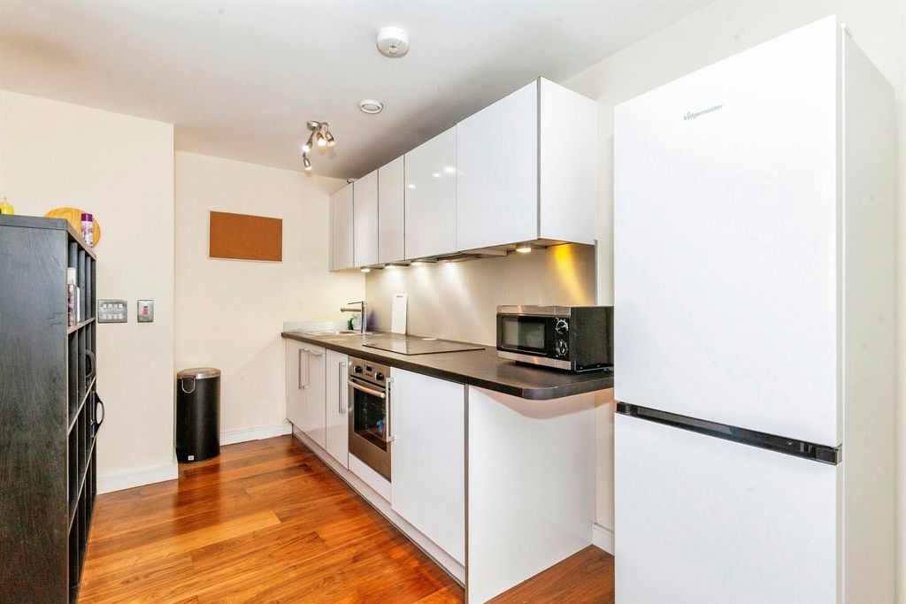 Property photo 2 of 17
