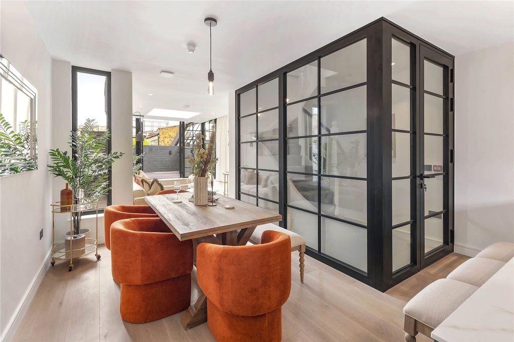 Property photo 1 of 12 Dining Room