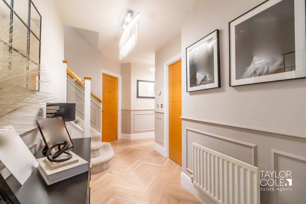 Property photo 2 of 37