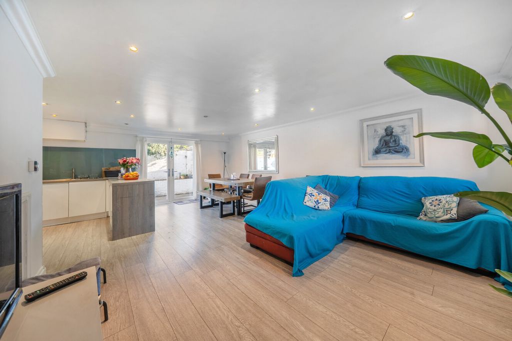 Property photo 3 of 14 1417447-15-699Ecf...