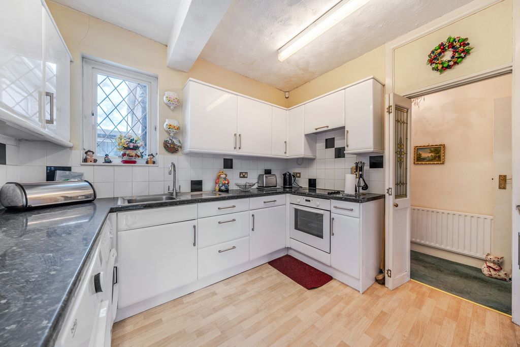 Property photo 2 of 16 1484677-10-6A43E5...