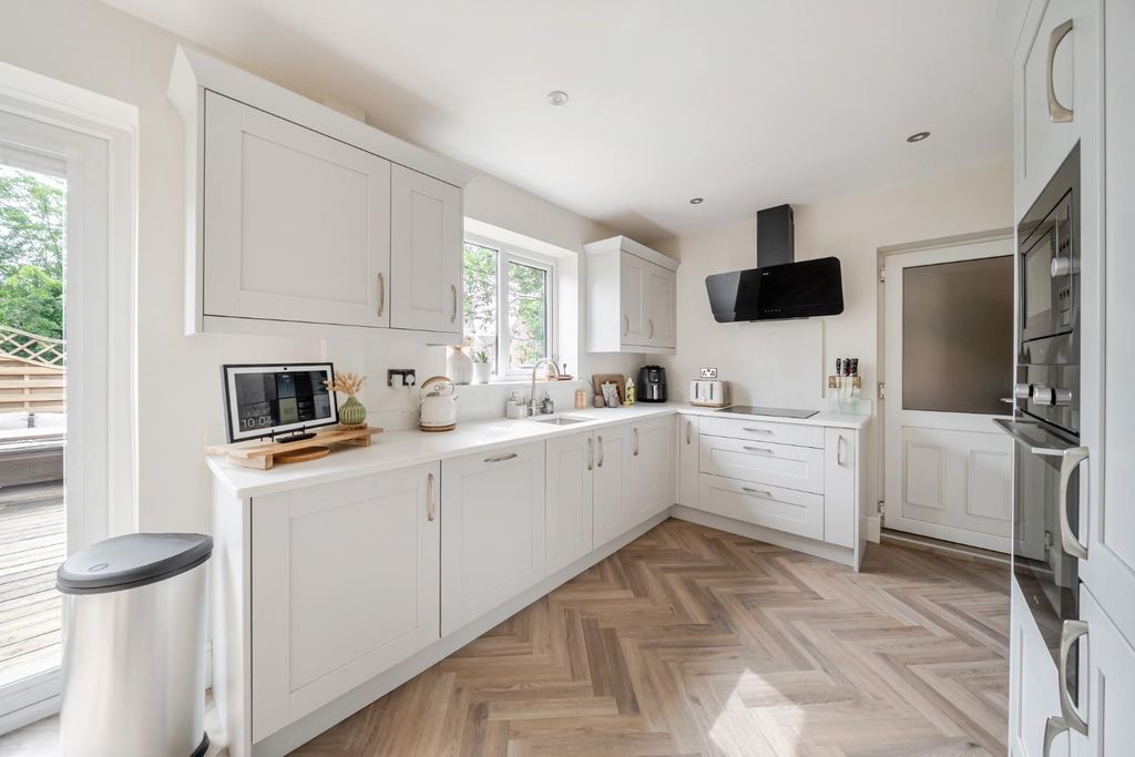 Property photo 3 of 18 1488041-10-6A4cc5c43Ab44.Jpg