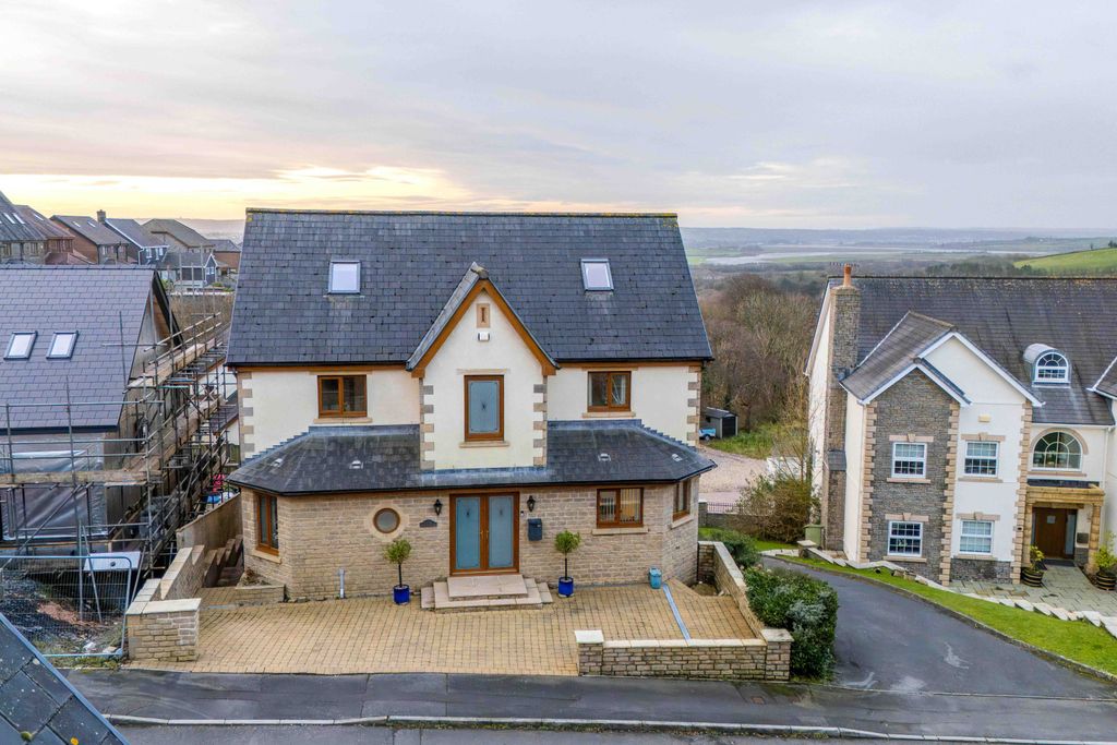 Property photo 3 of 53 Gallery