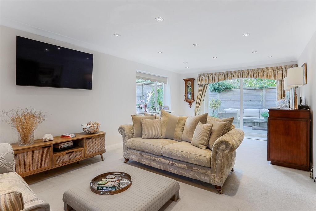 Property photo 3 of 67 1541909557 - 2.Jpg