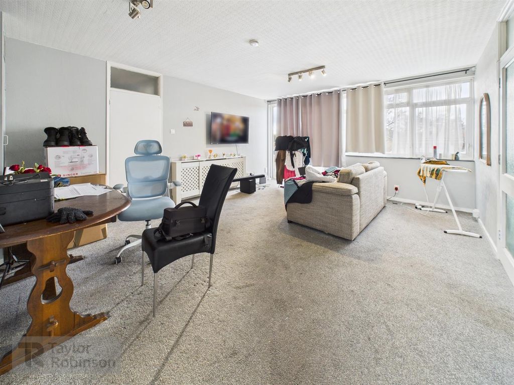 Property photo 2 of 8 Cam02600G0-Pr0631-Still006.Jpg