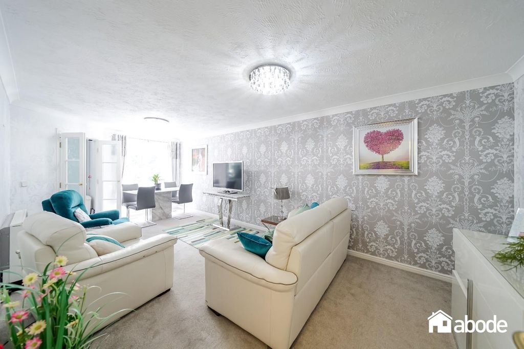 Property photo 2 of 13 67 Hilary Court-6.Jpg