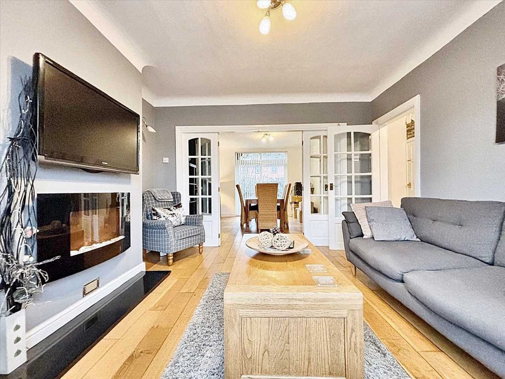 Property photo 2 of 23 Lounge