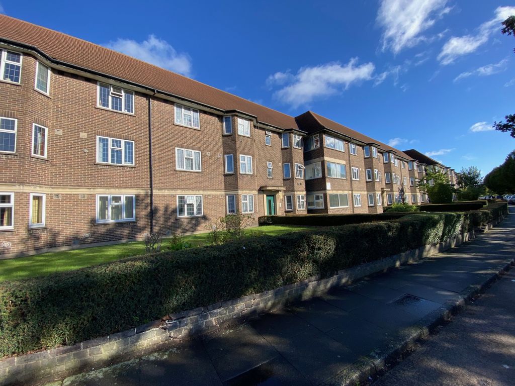Property photo 1 of 10 Parklands Court, Great West Road, Hounslow, Tw5 9Ax