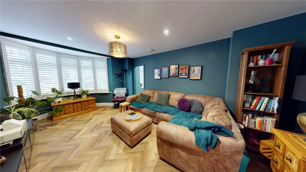 Property photo 3 of 23 Picture No. 15
