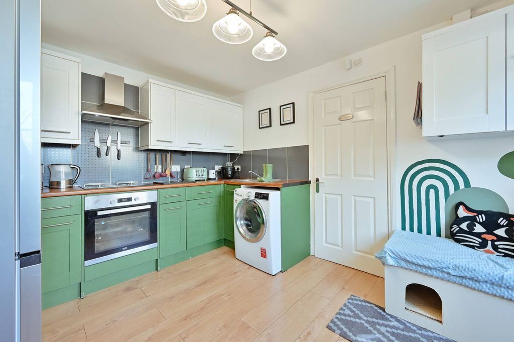 Property photo 3 of 16