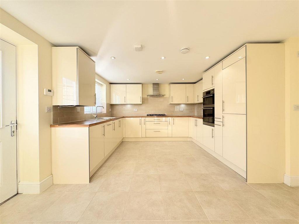 Property photo 2 of 19 Kitchen Diner