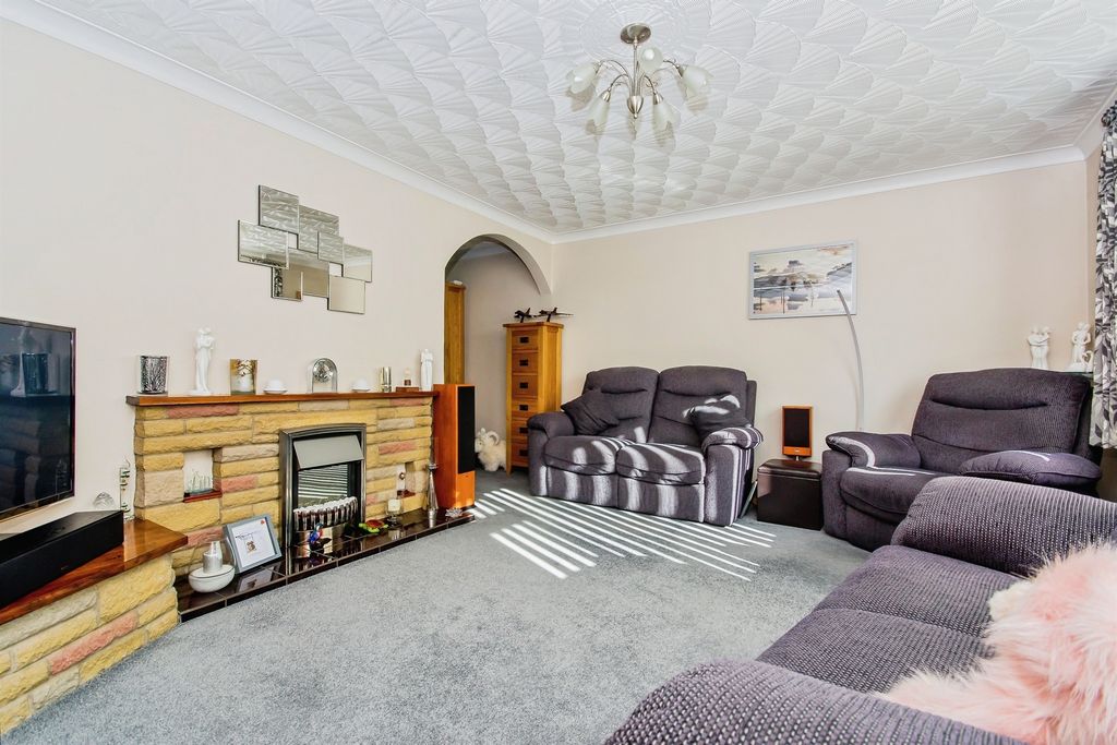 Property photo 2 of 25