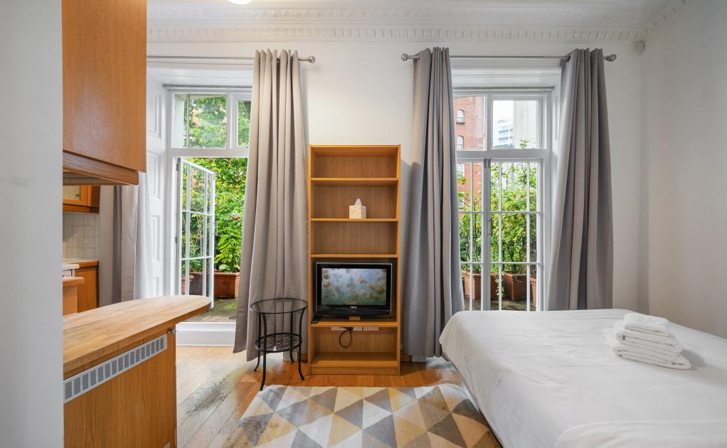 Property photo 1 of 8 Studio To Let, Bloomsbury, London